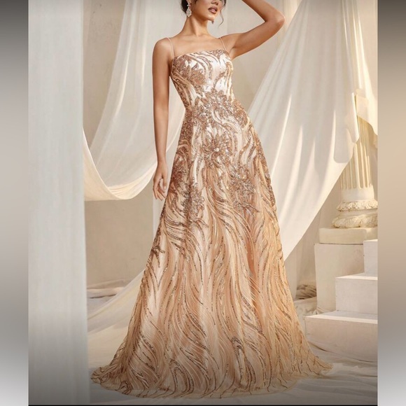 Dresses & Skirts - Luxe gold party formal holidays sequins dress